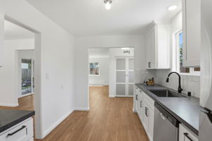 012_F8_16117 Gribben Ave