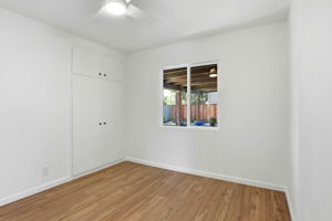 023_F8_16117 Gribben Ave