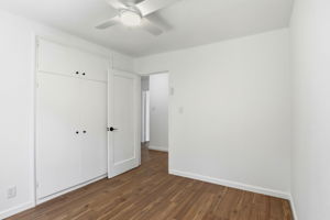 025_F8_16117 Gribben Ave