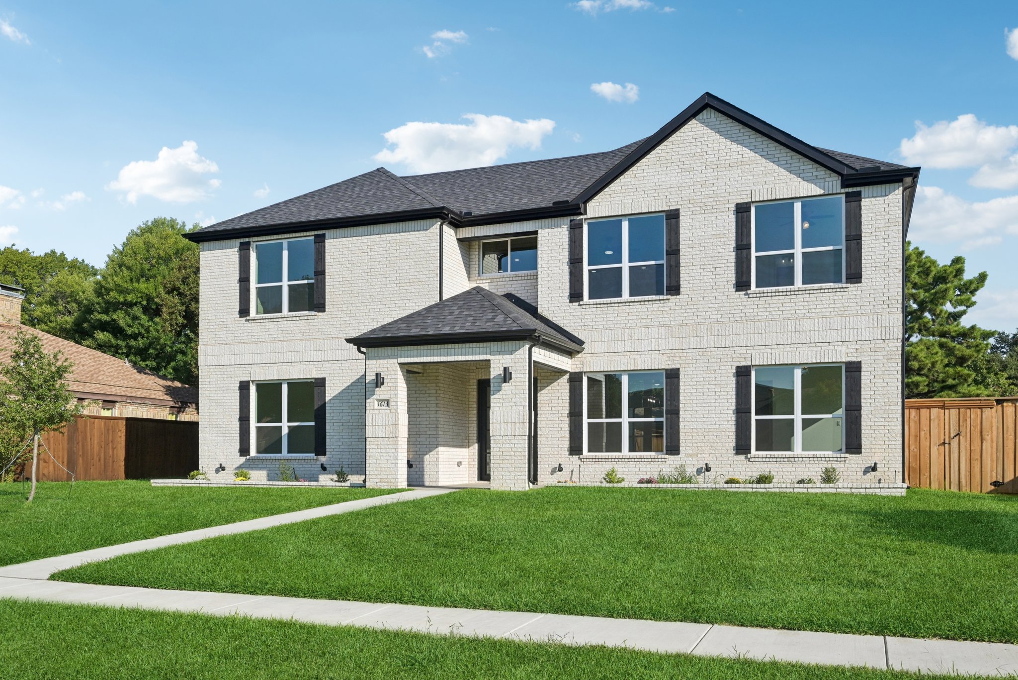 Cherbourg Dr-L0210-005.jpg