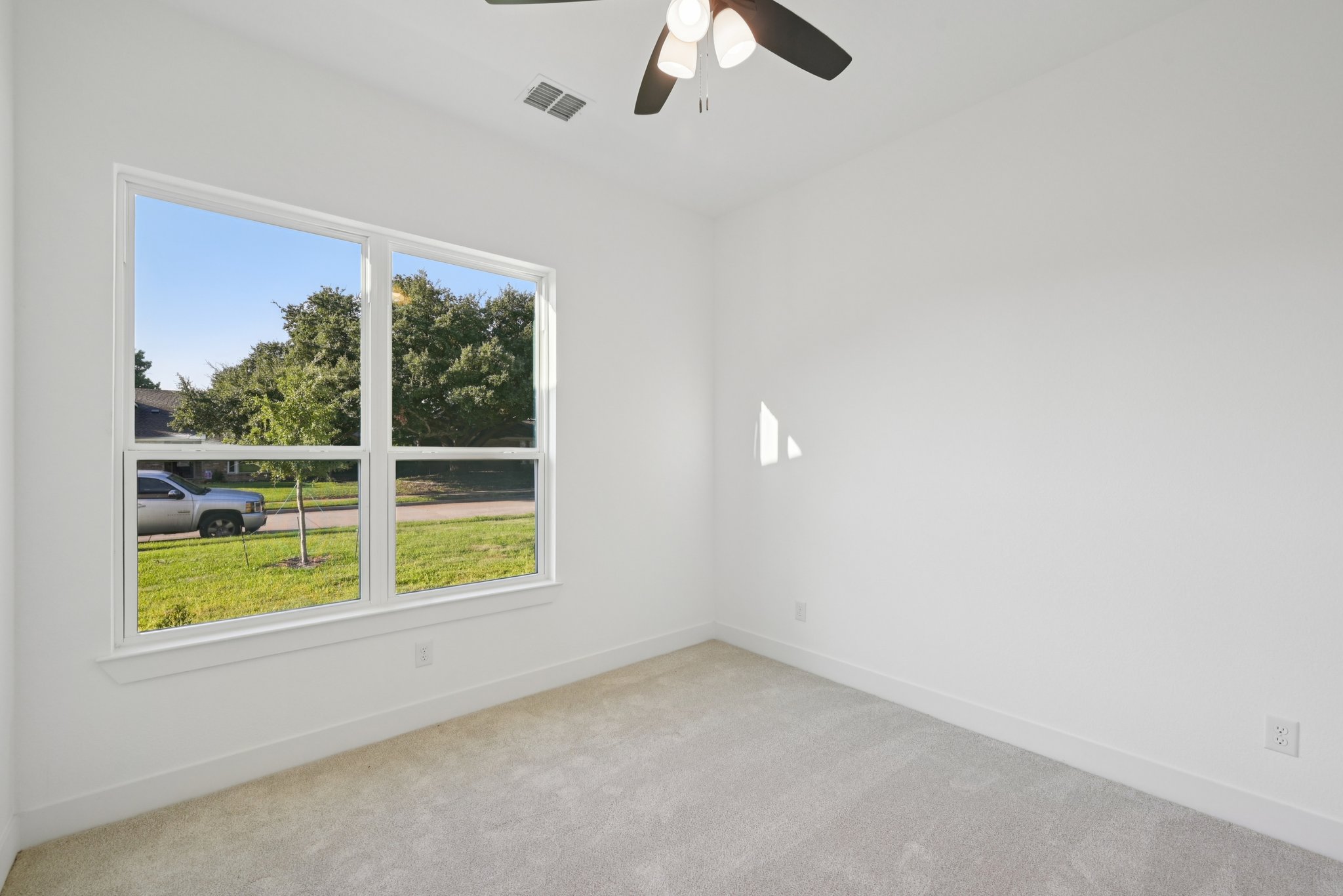Cherbourg Dr-L0210-025.jpg