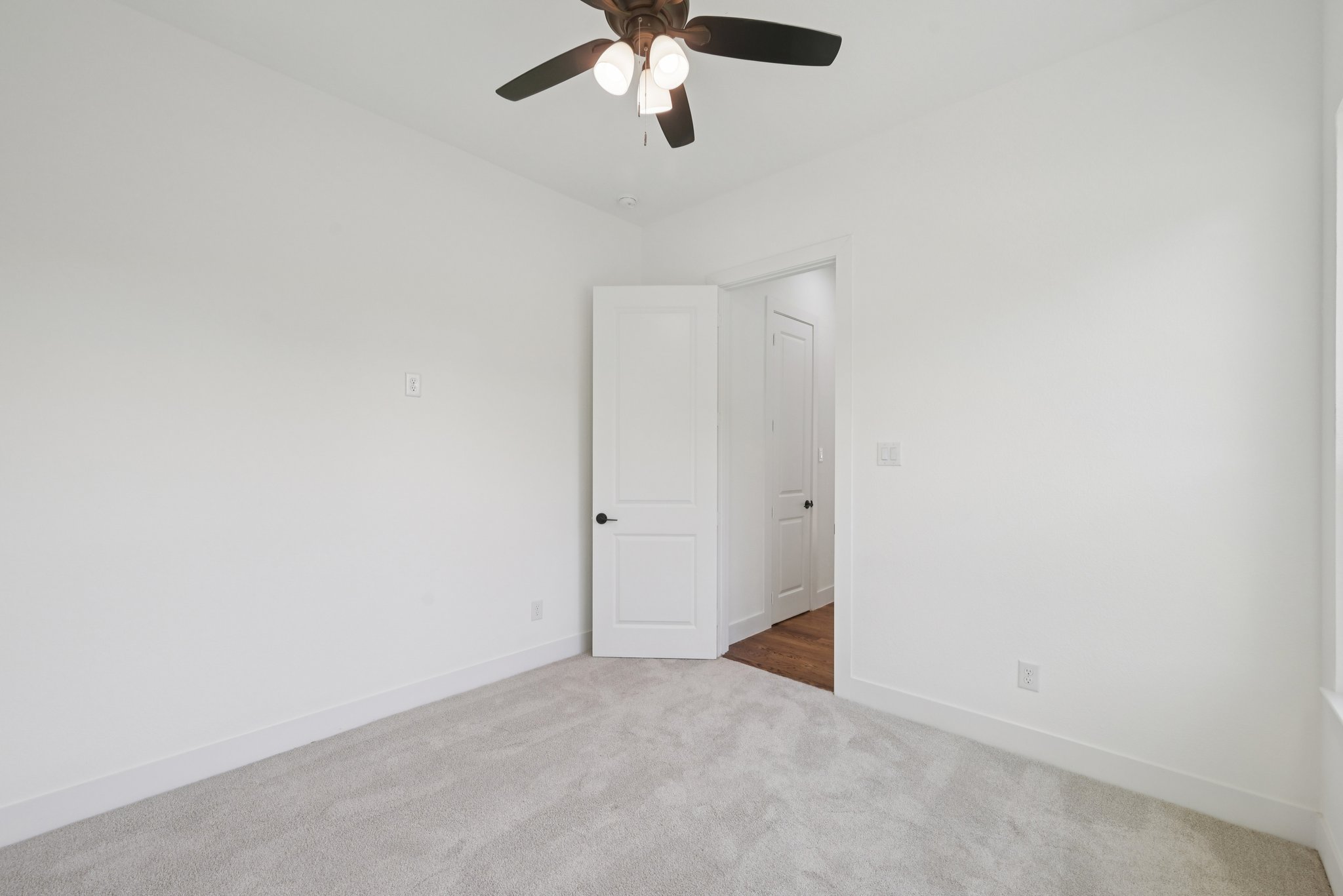 Cherbourg Dr-L0210-026.jpg