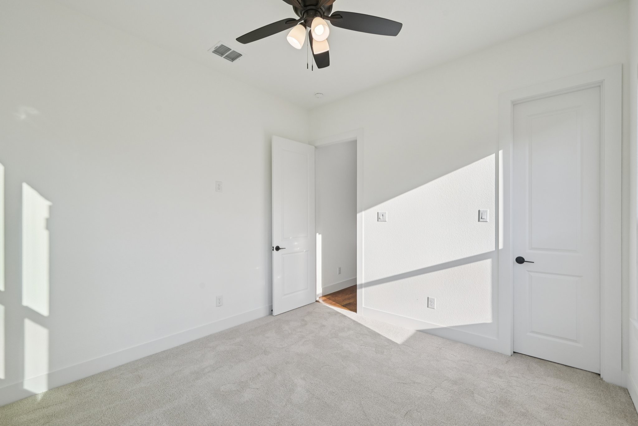 Cherbourg Dr-L0210-029.jpg