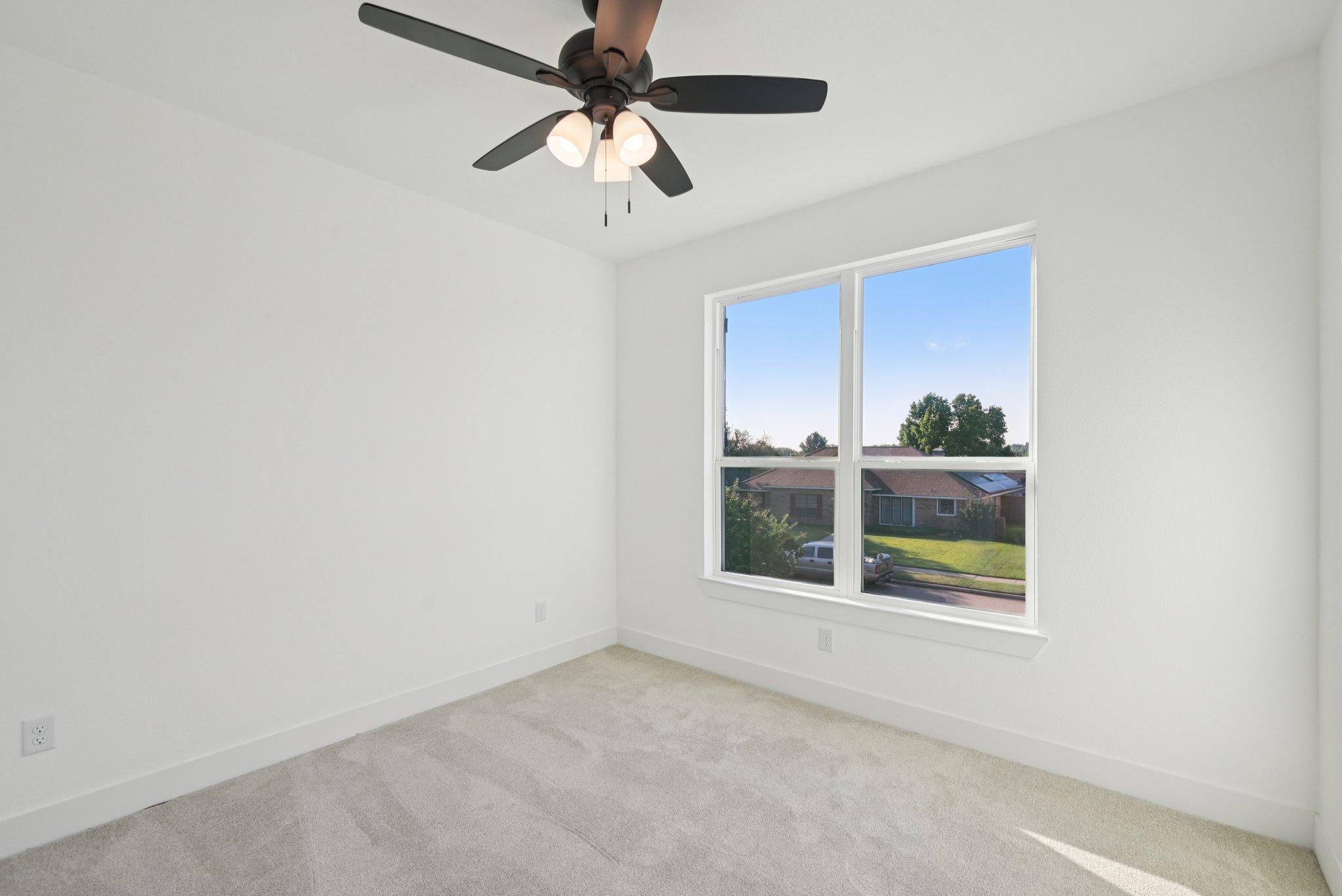 Cherbourg Dr-L0210-049.jpg