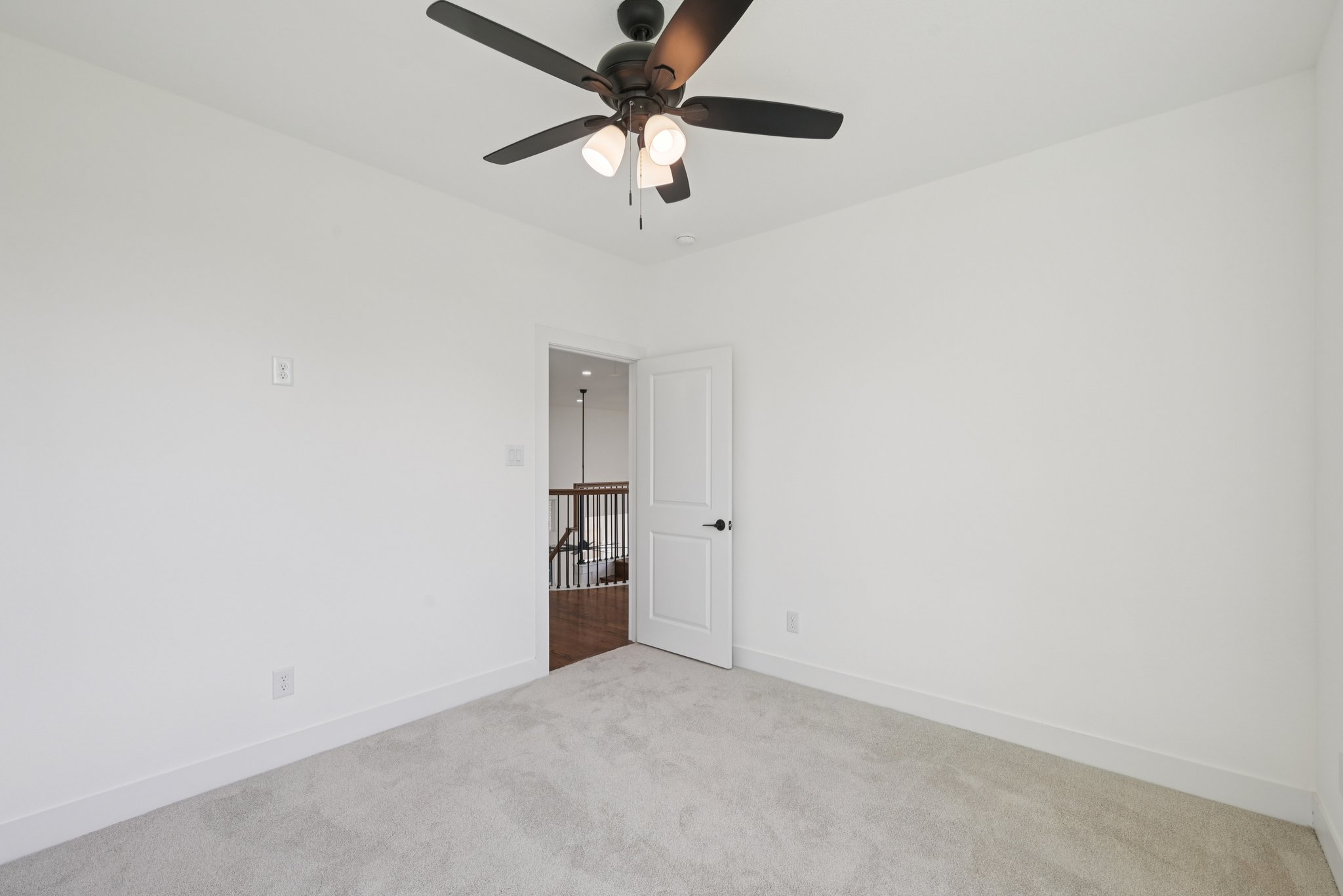 Cherbourg Dr-L0210-055.jpg