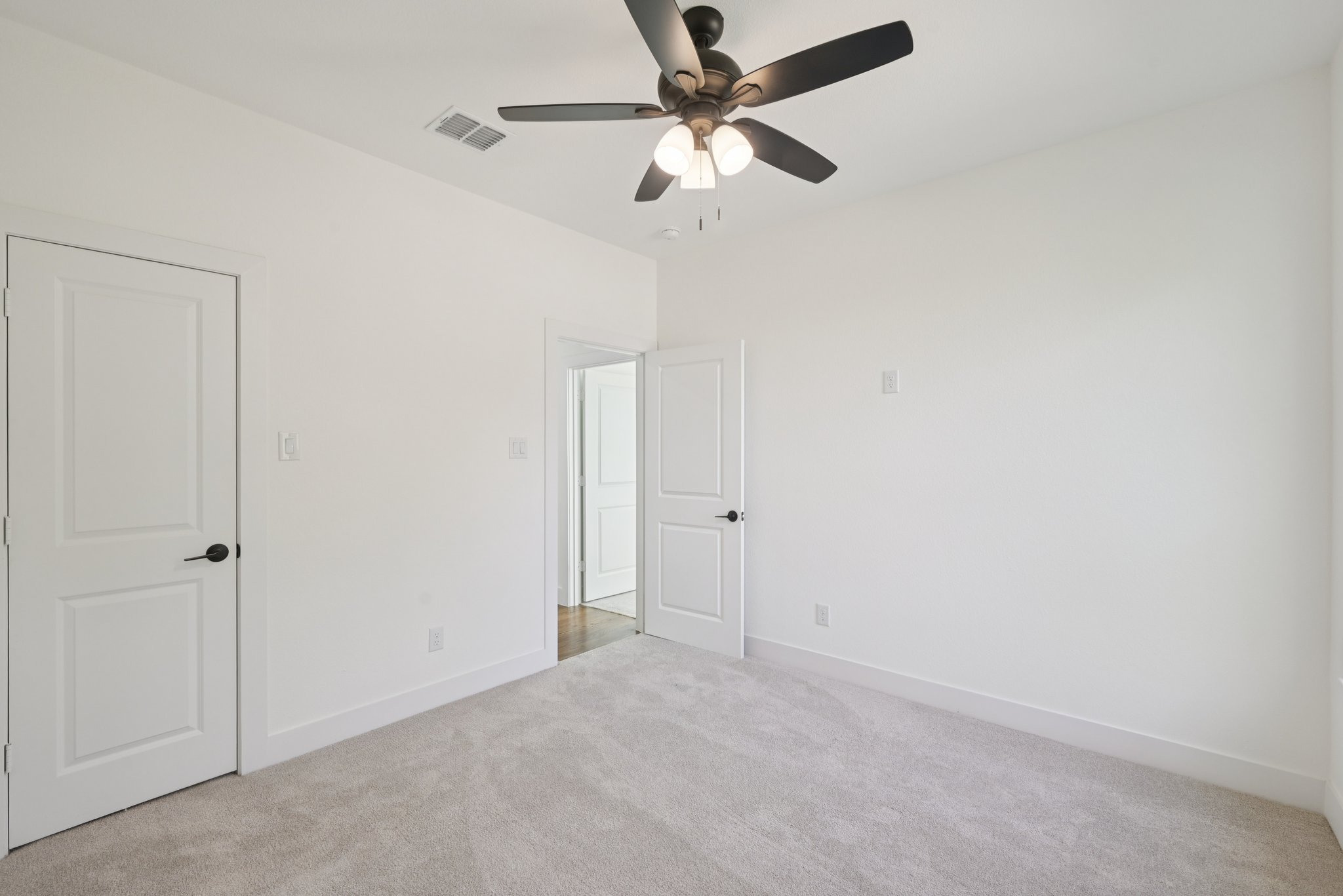 Cherbourg Dr-L0210-057.jpg