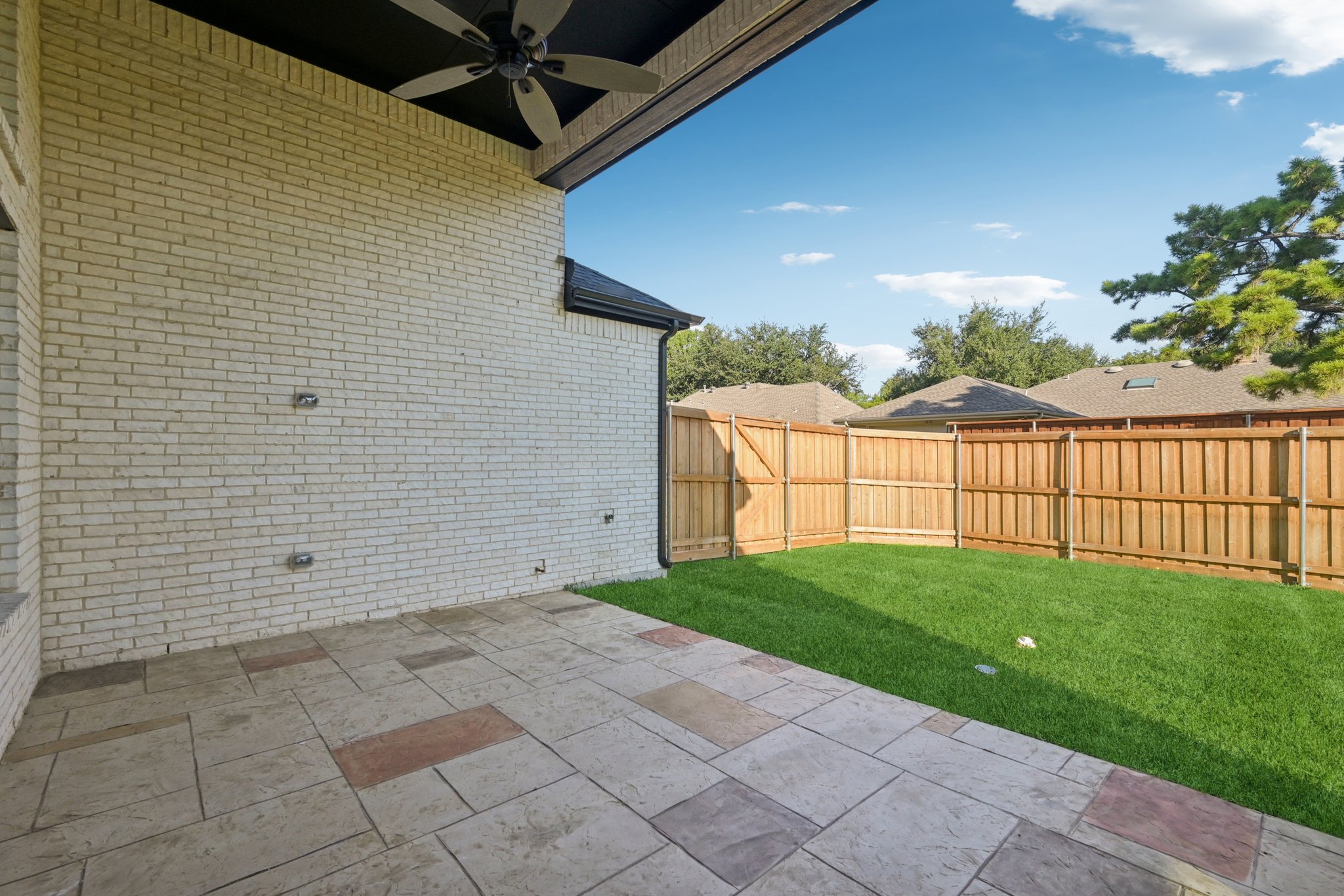 Cherbourg Dr-L0210-058.jpg