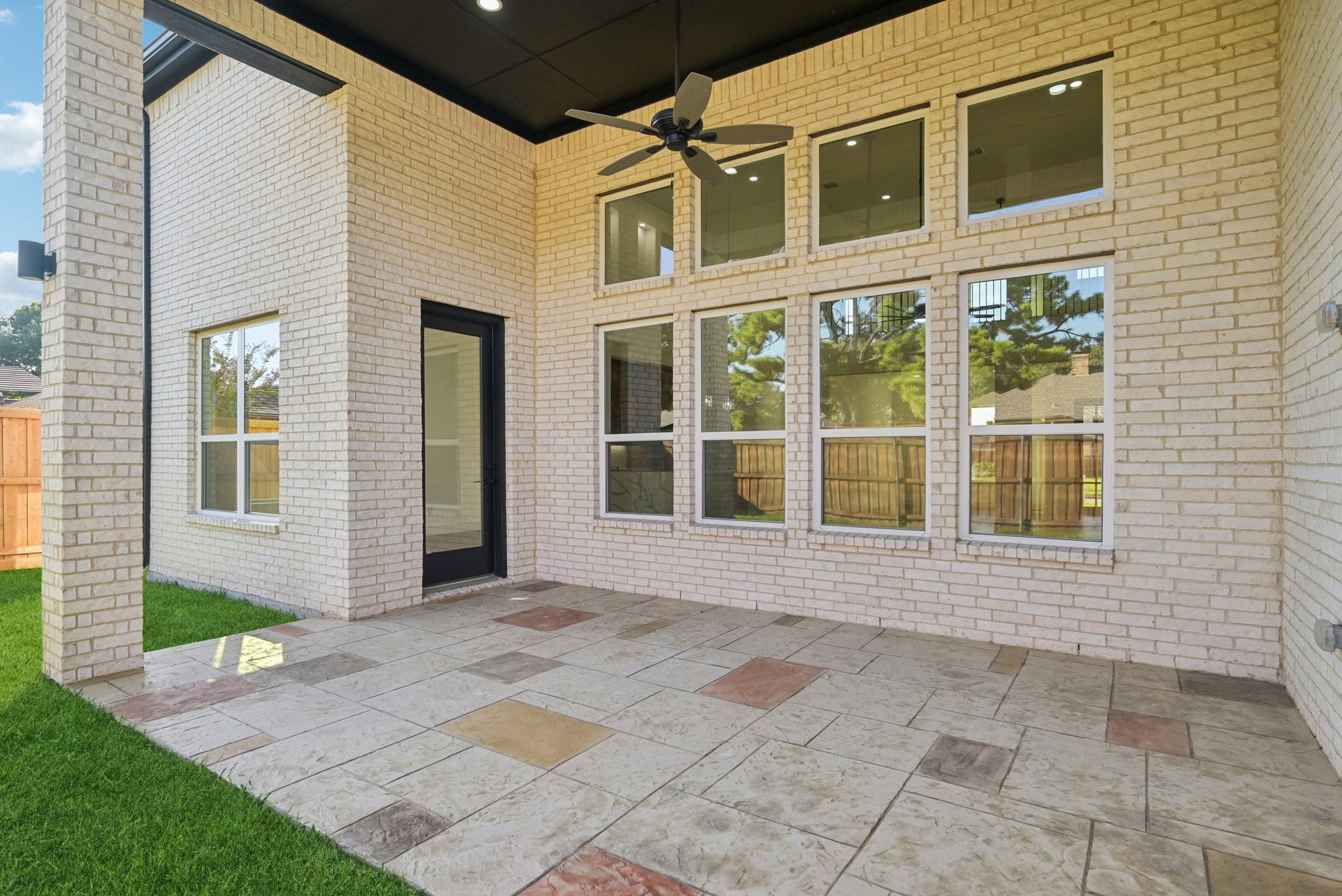 Cherbourg Dr-L0210-060.jpg