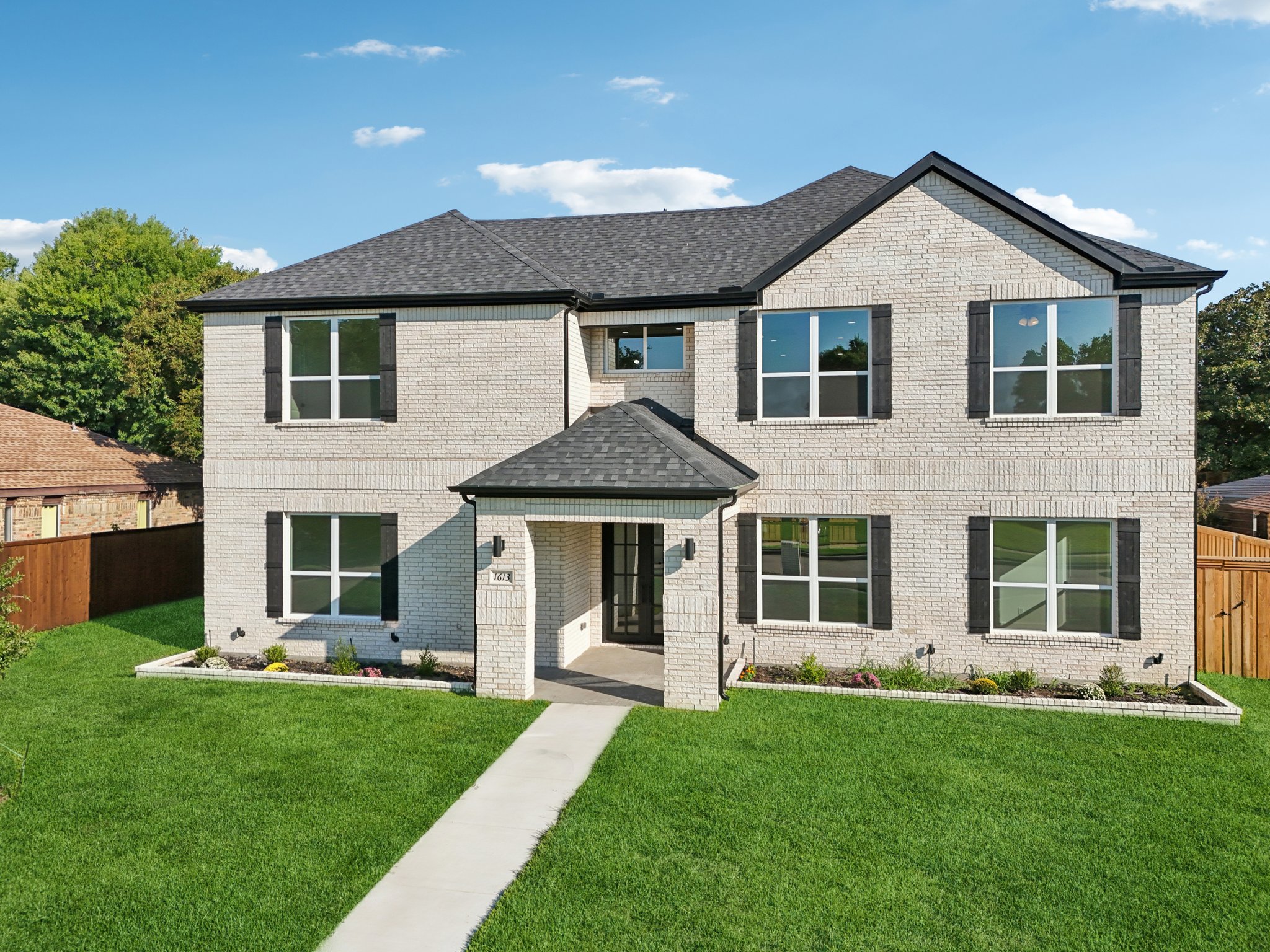 Cherbourg Dr-L0210-063.jpg