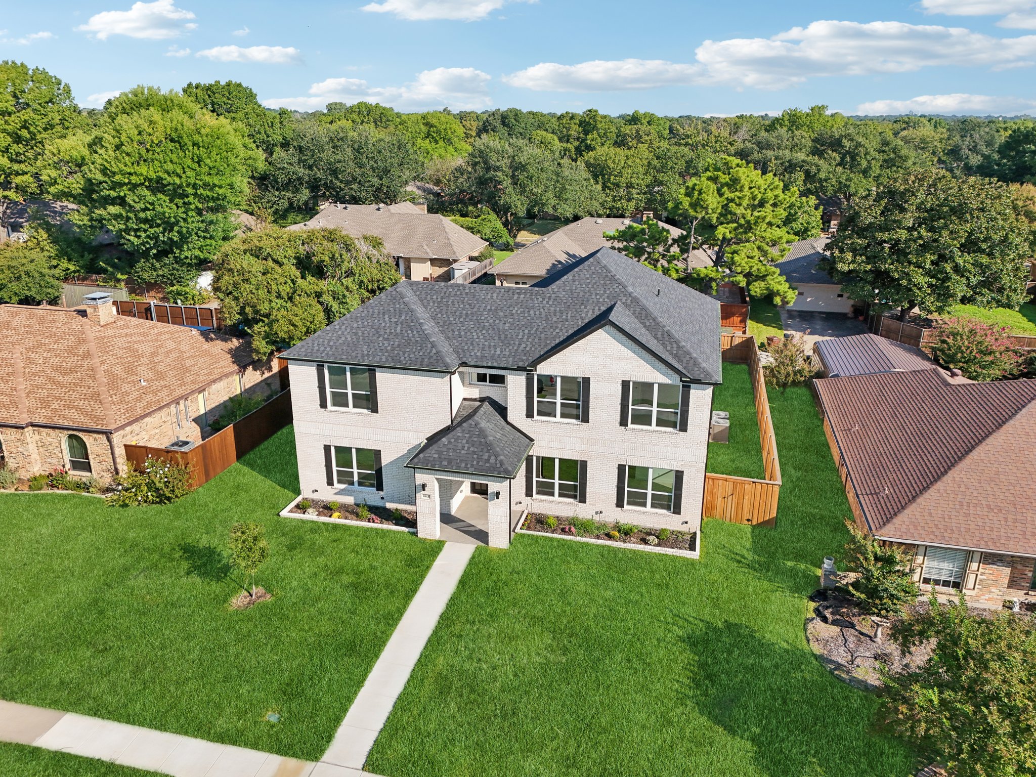 Cherbourg Dr-L0210-065.jpg