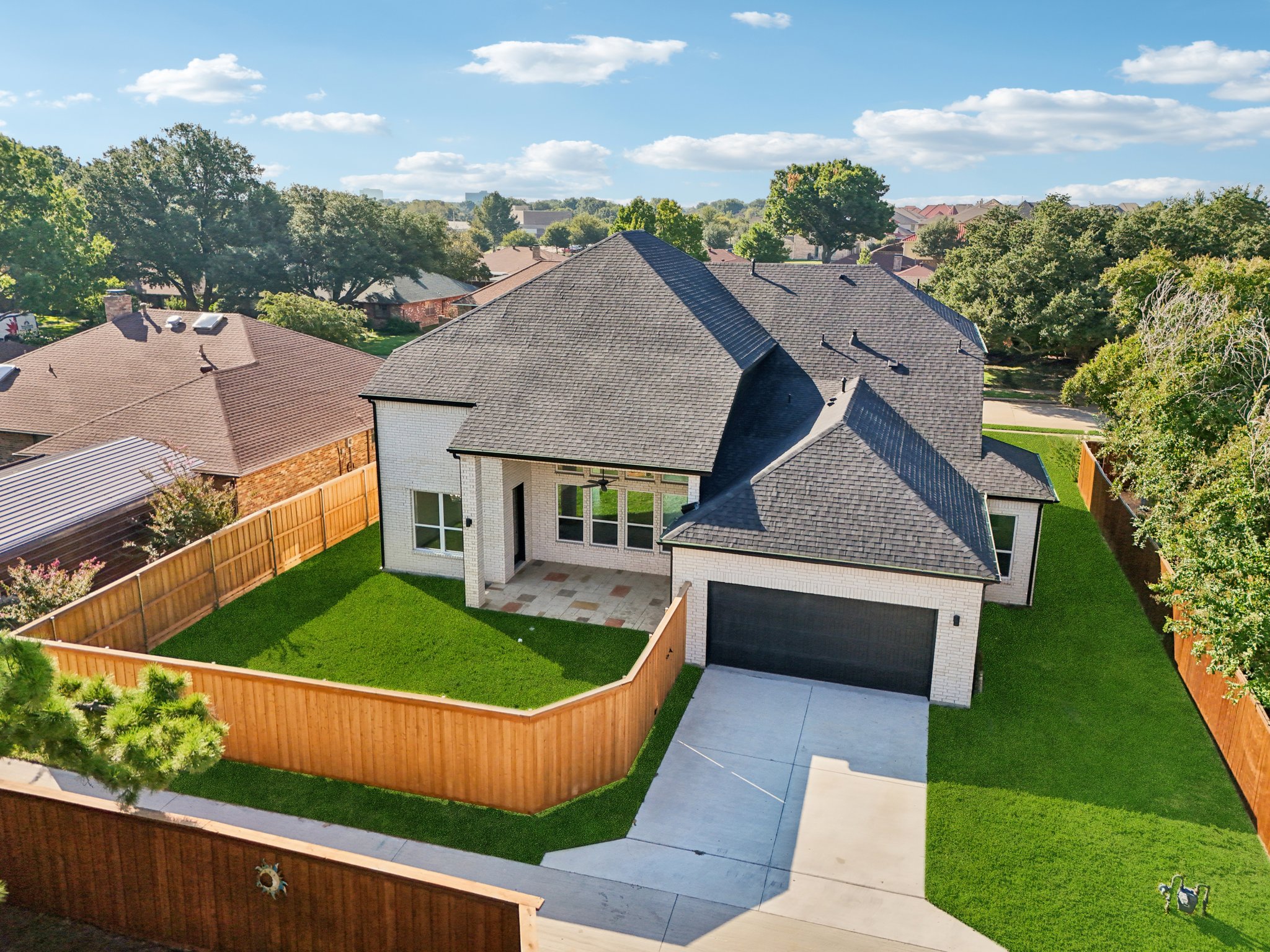 Cherbourg Dr-L0210-067.jpg