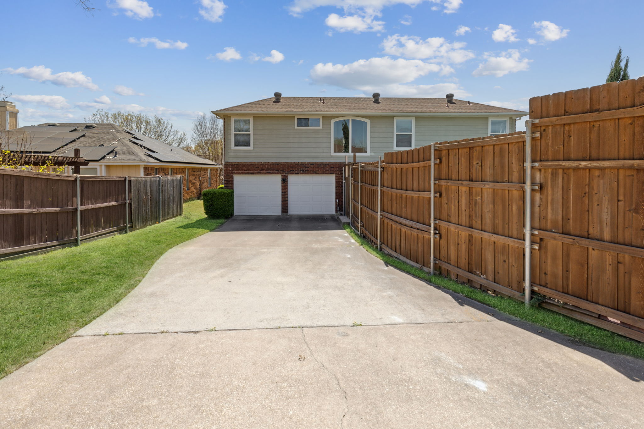 Need extra parking - this driveway could be the answer!