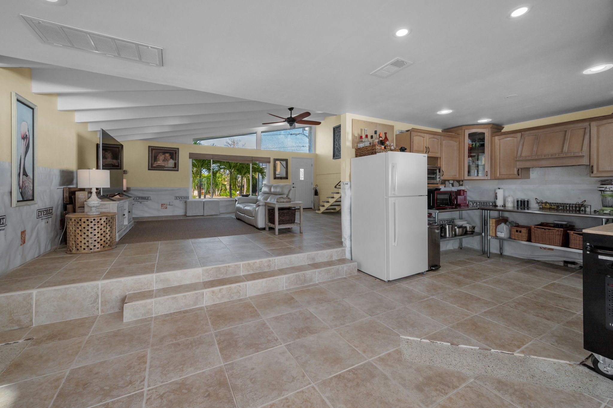Kitchen Eat-in Area1