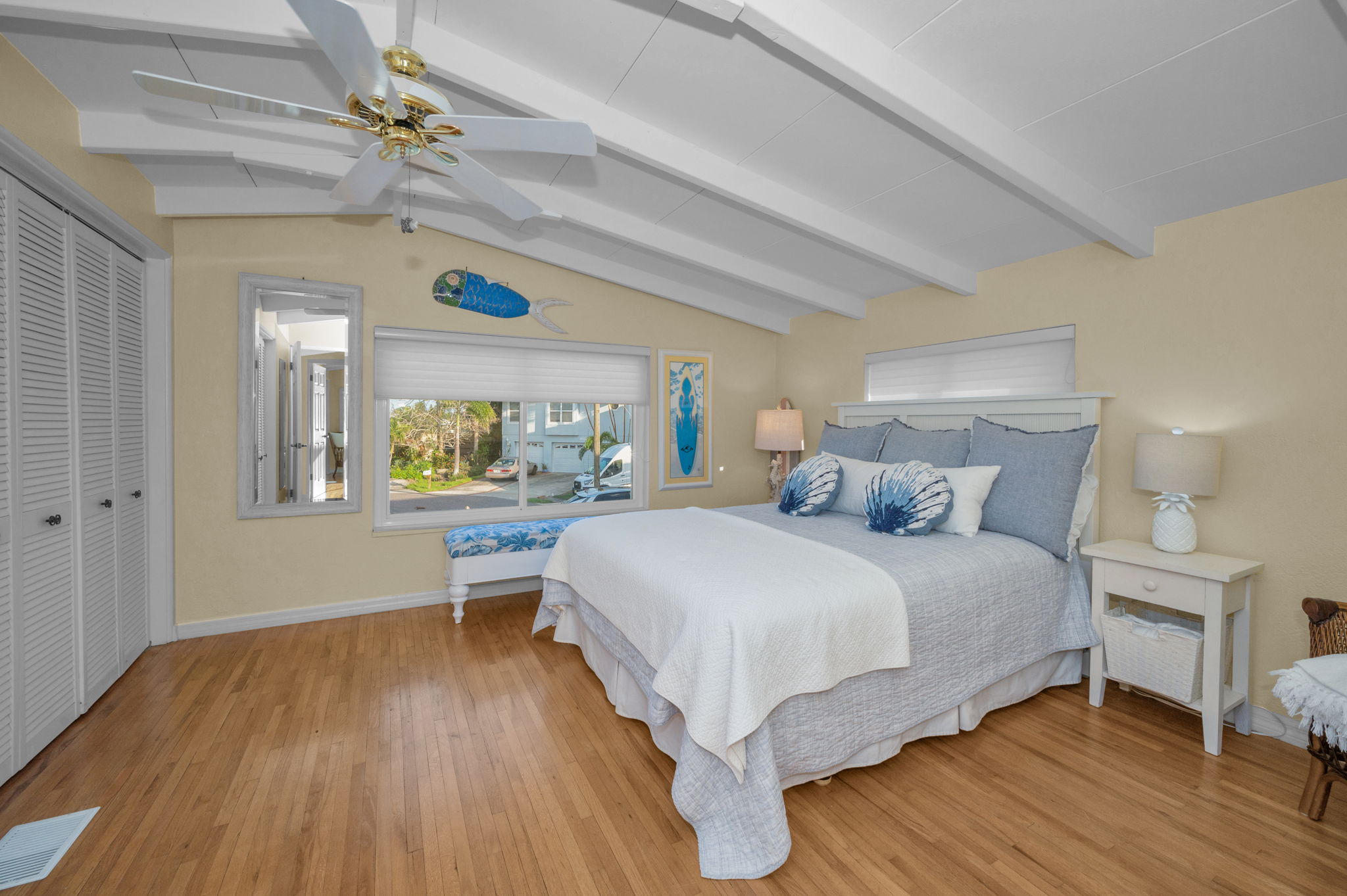 Upper Level Bedroom2a