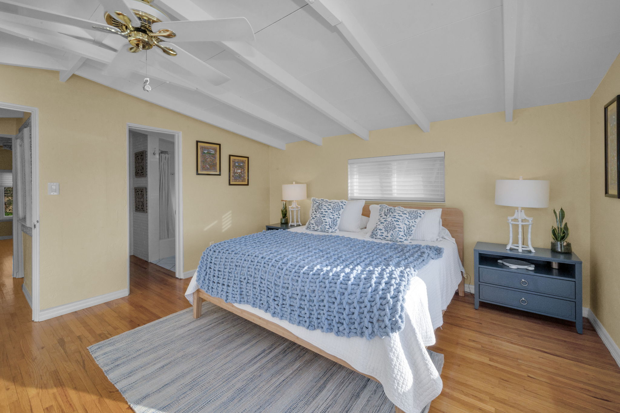 Upper Level Primary Bedroom1e
