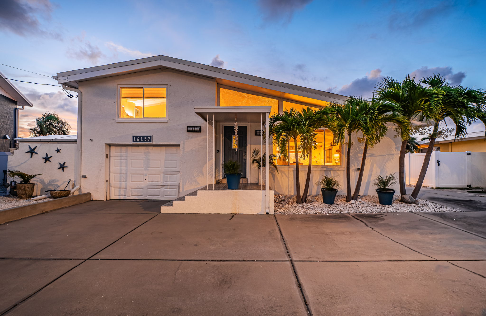 Front Exterior23