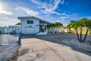 Front Exterior5