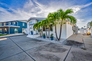 Front Exterior8