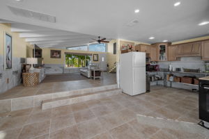 Kitchen Eat-in Area1