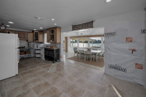 Kitchen Eat-in Area3