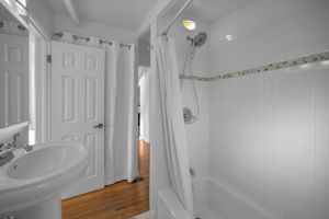 Upper Level Bathroom1b