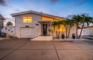 Front Exterior23