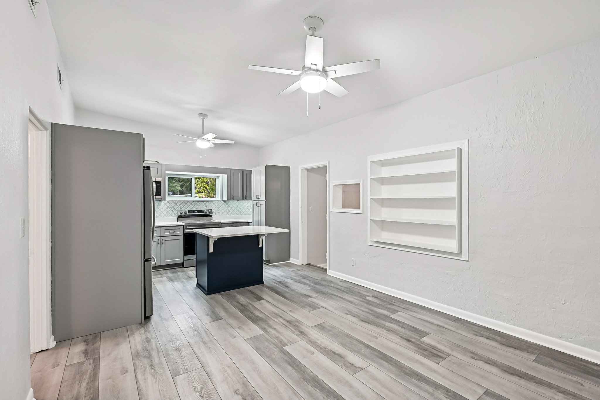 Loyola Dr-S1812-016.jpg