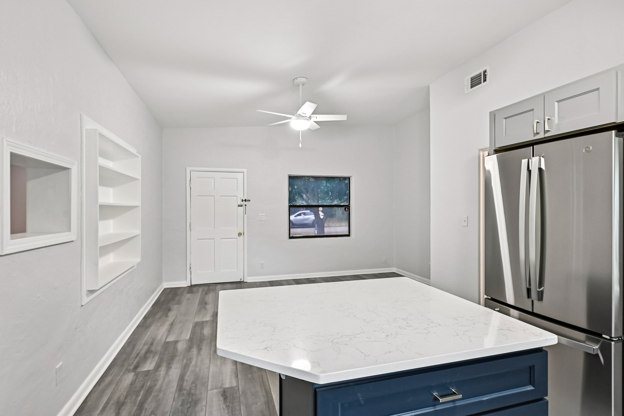 Loyola Dr-S1812-018.jpg