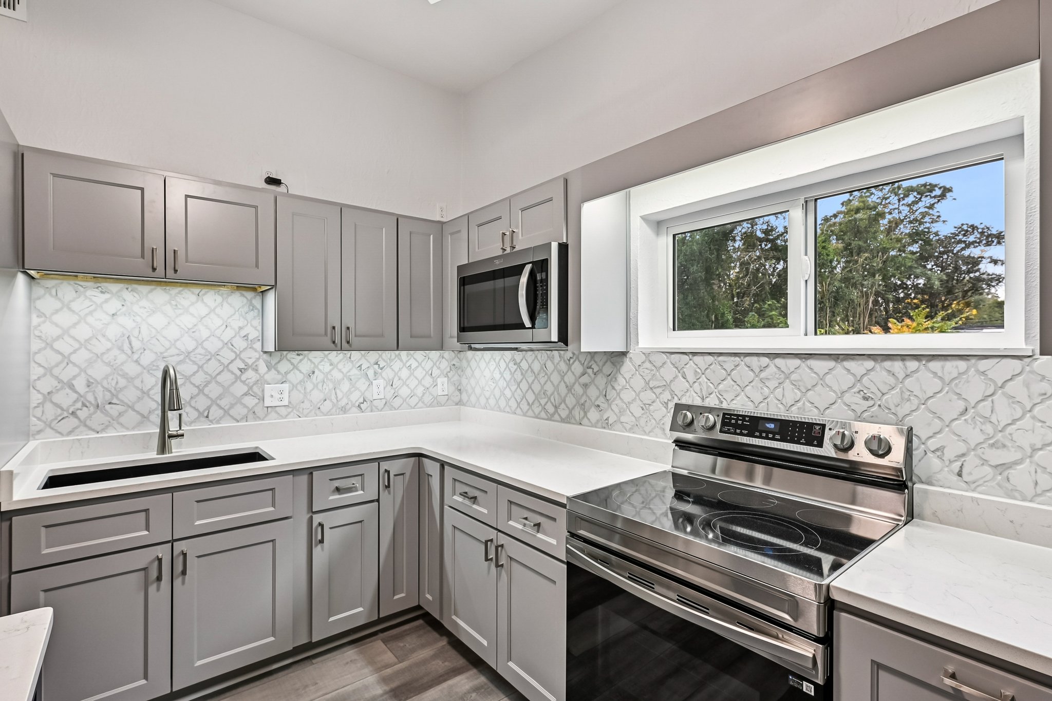 Loyola Dr-S1812-019.jpg