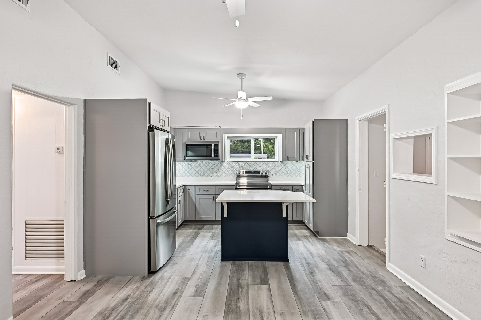 Loyola Dr-S1812-021.jpg