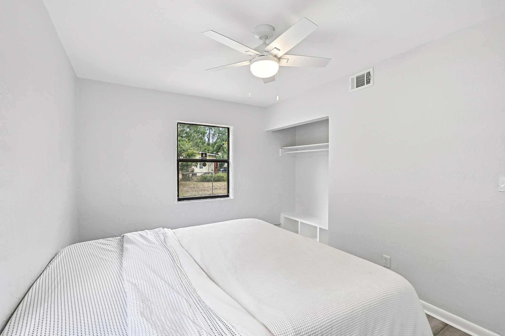 Loyola Dr-S1812-022.jpg