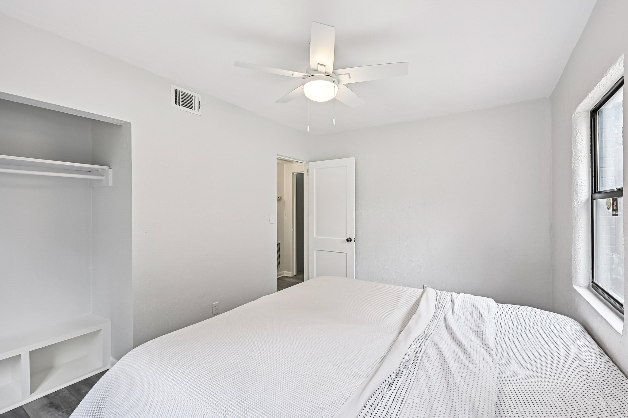 Loyola Dr-S1812-023.jpg