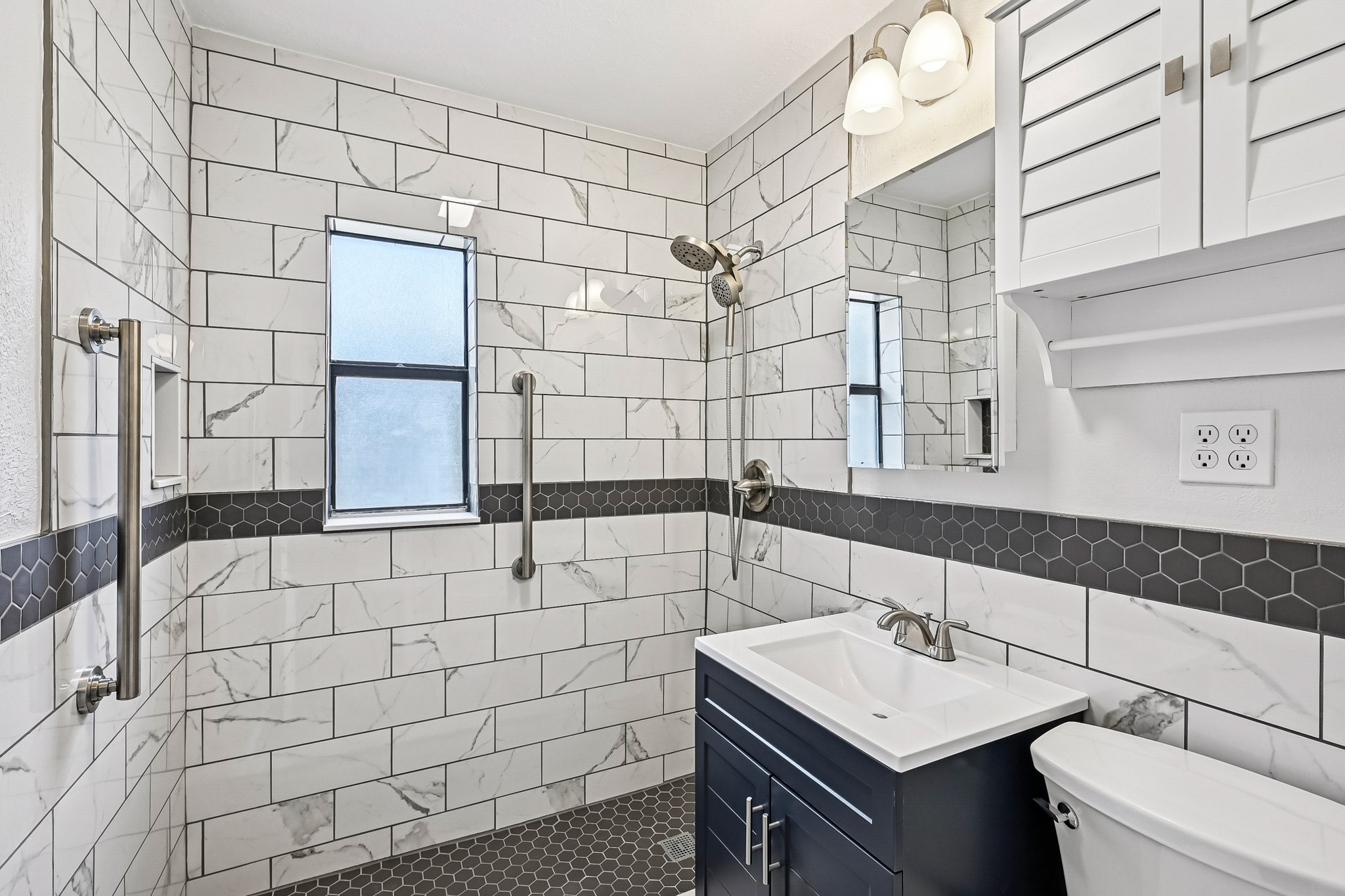 Loyola Dr-S1812-025.jpg