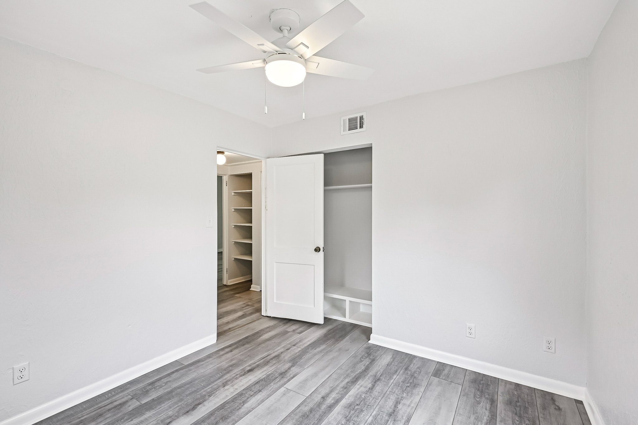 Loyola Dr-S1812-028.jpg