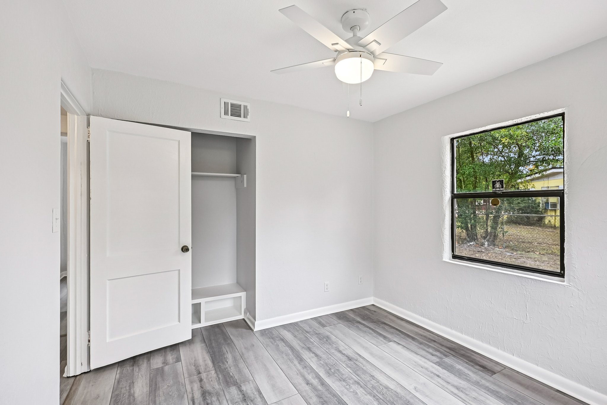 Loyola Dr-S1812-029.jpg