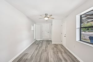 Loyola Dr-S1812-011.jpg