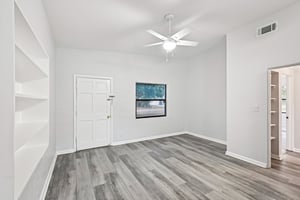 Loyola Dr-S1812-013.jpg