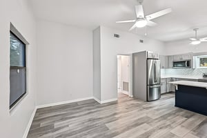 Loyola Dr-S1812-014.jpg