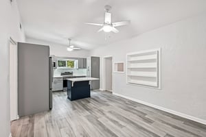 Loyola Dr-S1812-016.jpg