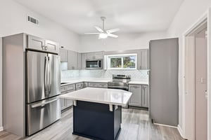 Loyola Dr-S1812-017.jpg