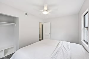 Loyola Dr-S1812-023.jpg