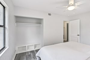 Loyola Dr-S1812-024.jpg