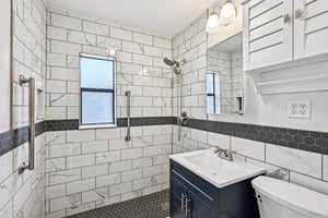 Loyola Dr-S1812-025.jpg