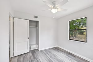 Loyola Dr-S1812-029.jpg