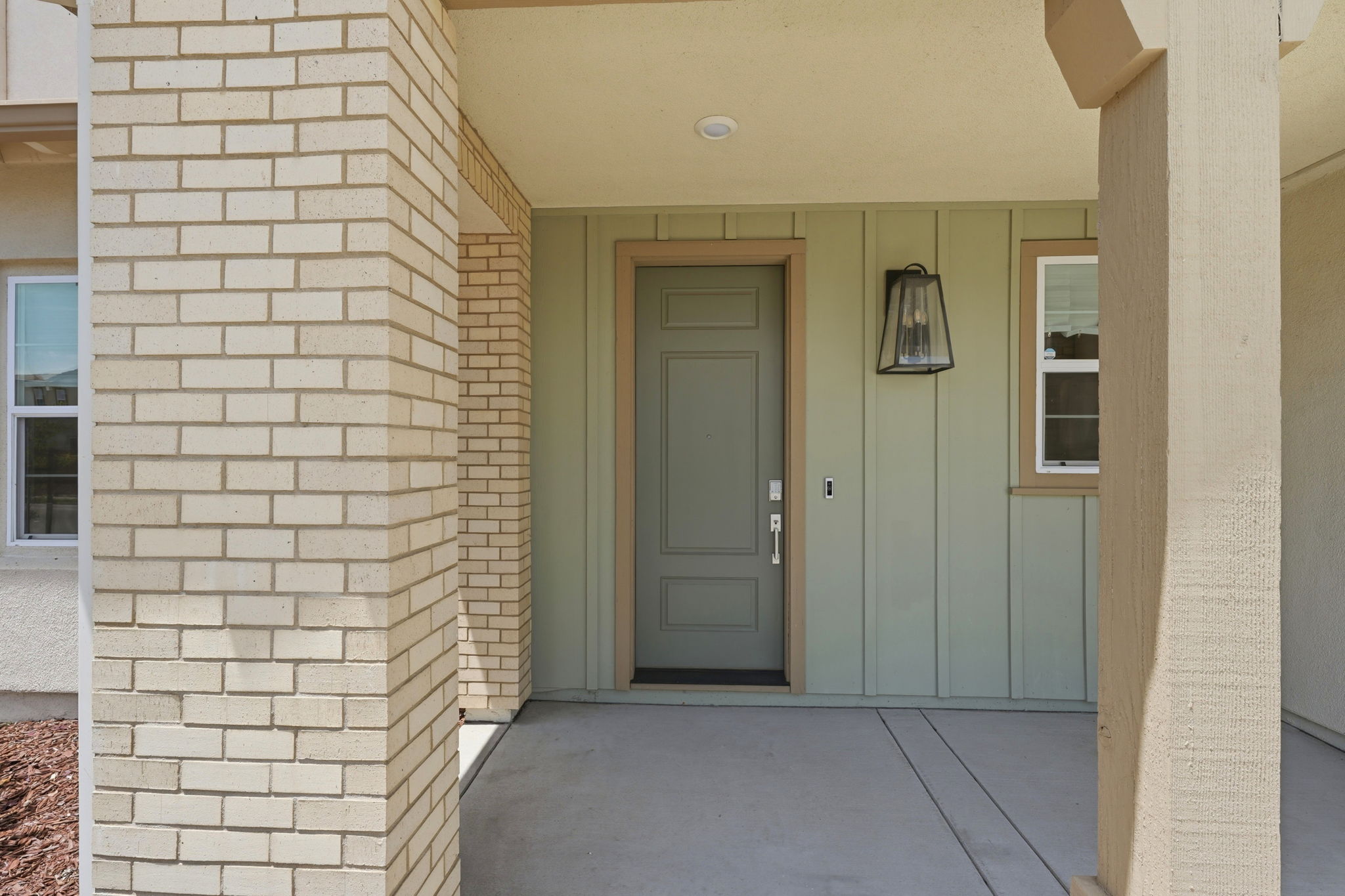 004_F8_16141 Riverton Ave