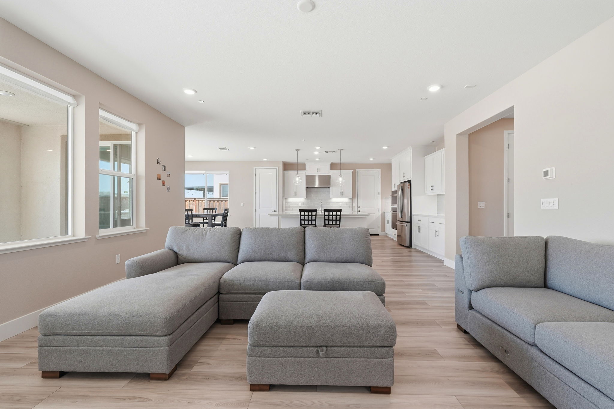 007_F8_16141 Riverton Ave