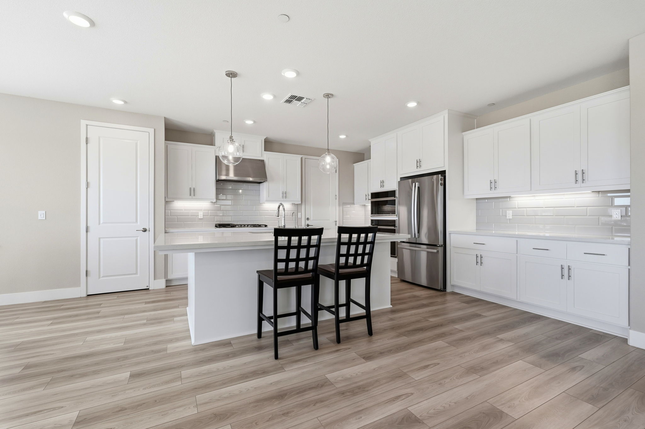 009_F8_16141 Riverton Ave