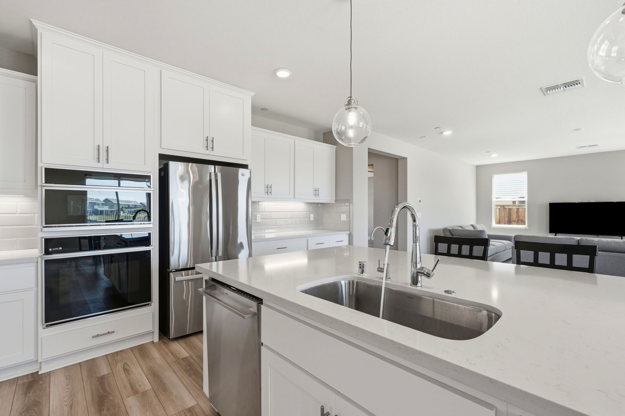 014_F8_16141 Riverton Ave