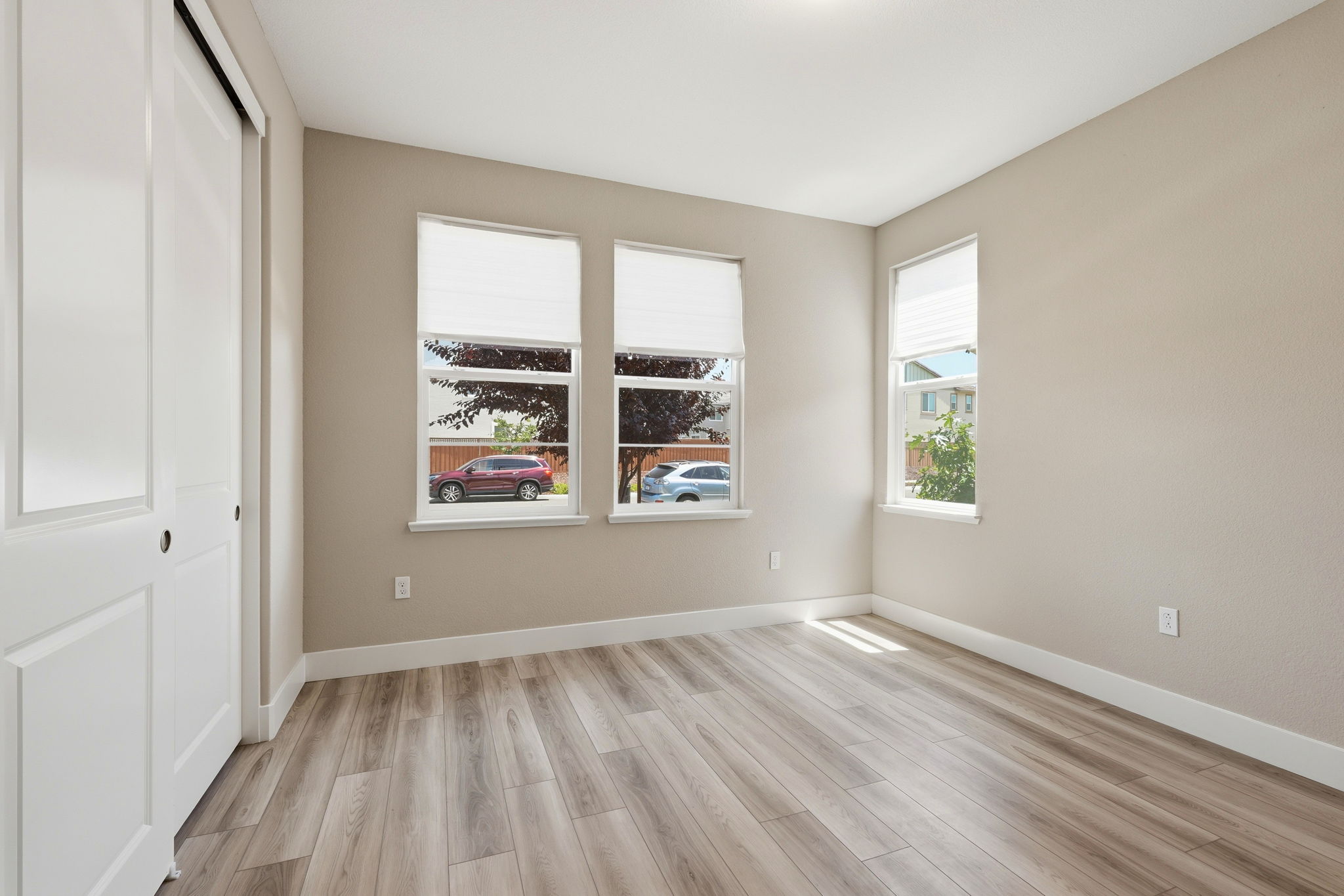 018_F8_16141 Riverton Ave