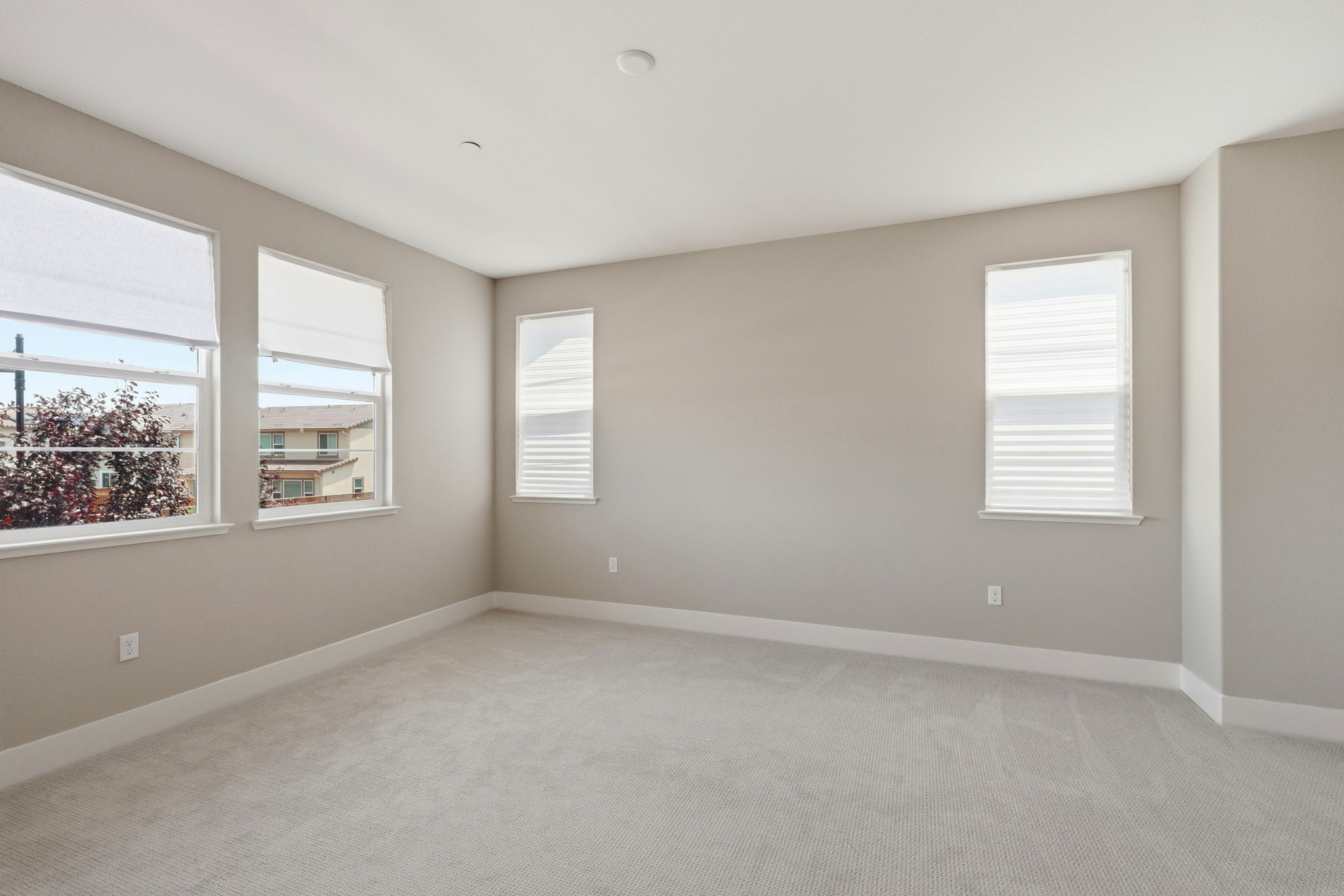 020_F8_16141 Riverton Ave